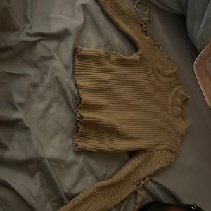Turtle neck long sleeve cropped top